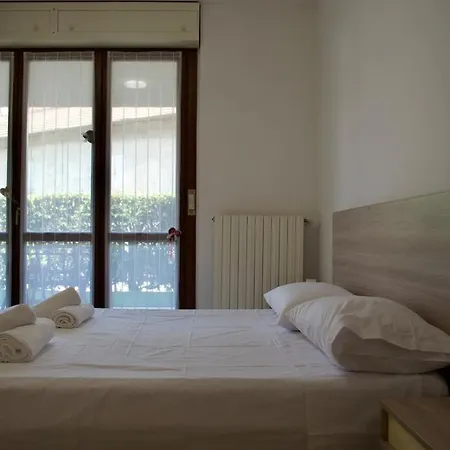 Splendido Bilocale Con Piscina アパート Brebbia