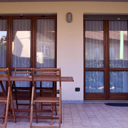 Splendido Bilocale Con Piscina アパート Brebbia
