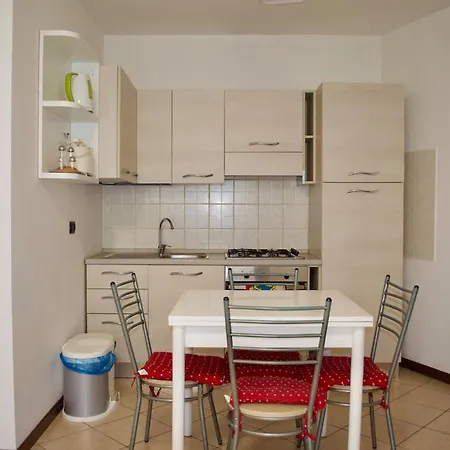 Splendido Bilocale Con Piscina アパート Brebbia