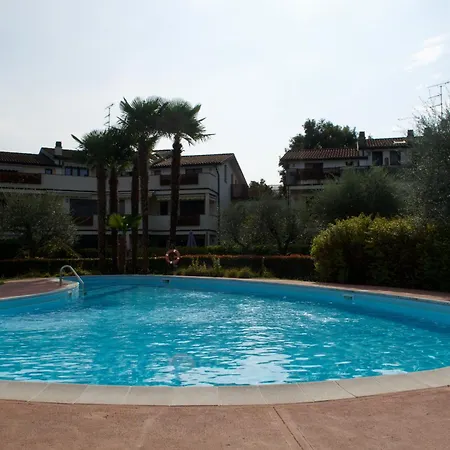 Splendido Bilocale Con Piscina アパート
