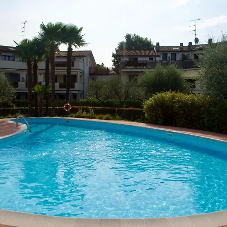 Splendido Bilocale Con Piscina アパート Brebbia
